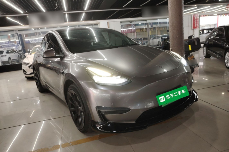 特斯拉 Model Y 2021款 标准续航后驱版车身外观3