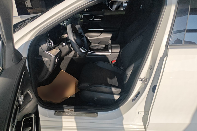 奔驰C级 2023款 C 260 L 运动版局部细节19