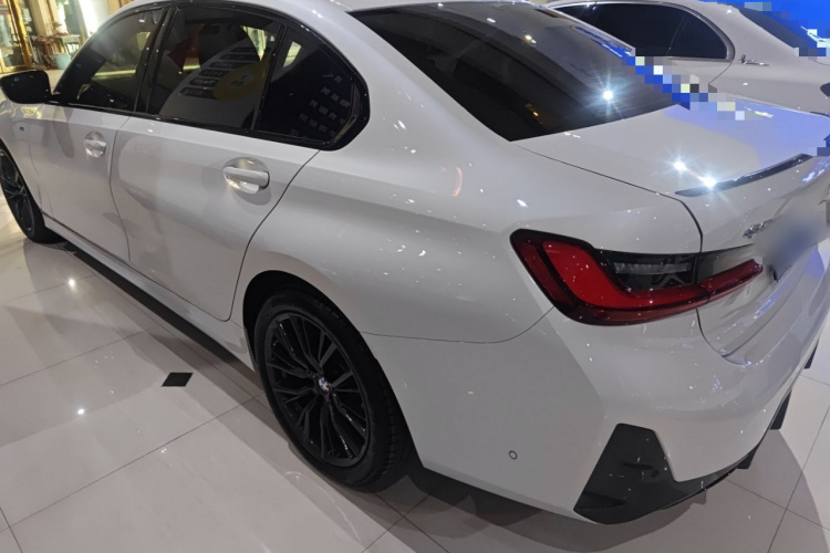 宝马3系 2024款 325Li M运动曜夜套装车身外观4