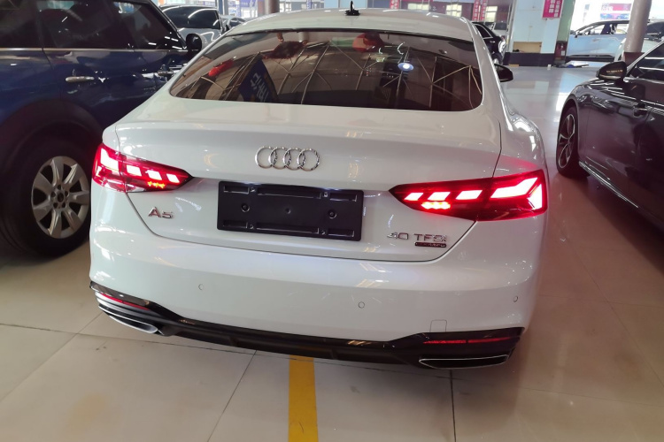 奥迪A5 2024款 Sportback 40 TFSI 时尚动感型车身外观6