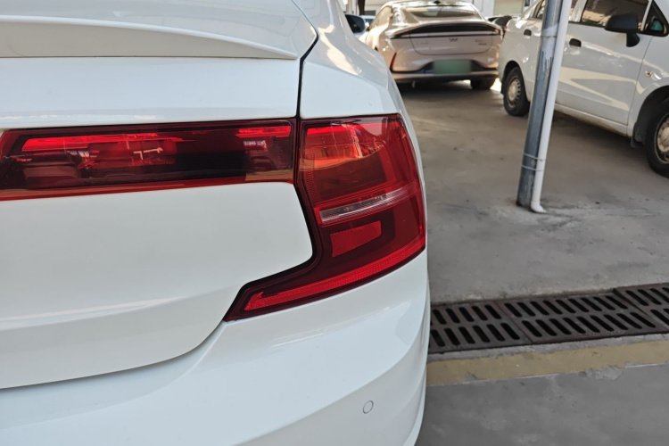 沃尔沃S90 2019款 T4 智逸版车身外观9