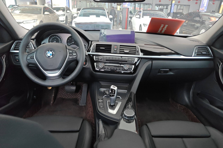 宝马3系 2019款 320Li 时尚型中控内饰7003