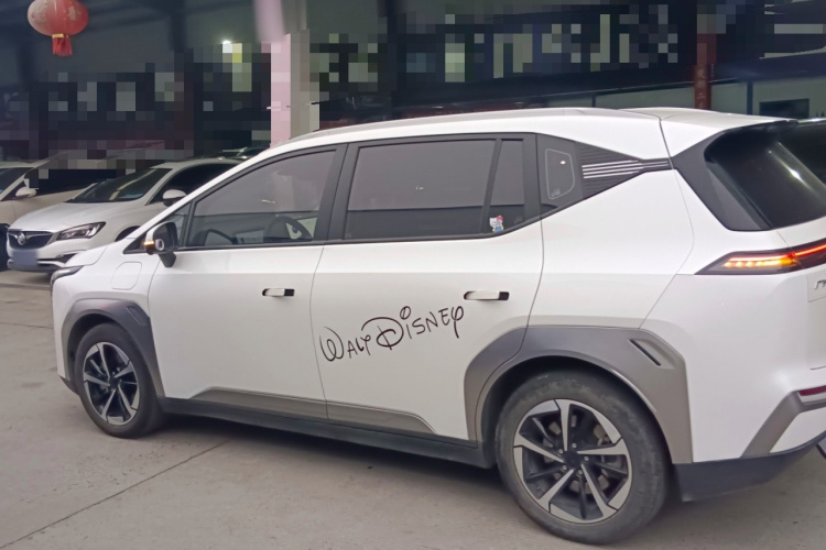 埃安 AION Y 2023款 Y 公务版车身外观4