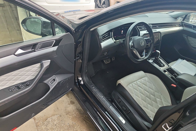 大众 迈腾 2023款 200万辆纪念版 330TSI DSG豪华型中控内饰20