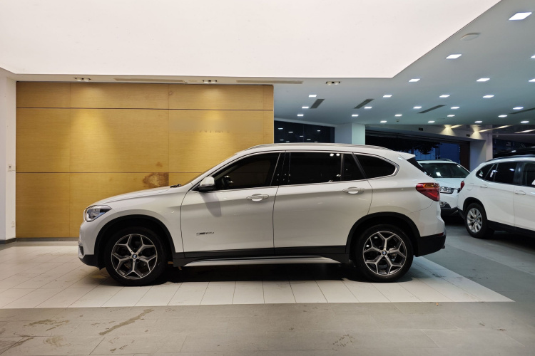 宝马X1 2018款 sDrive18Li 尊享型车身外观6011