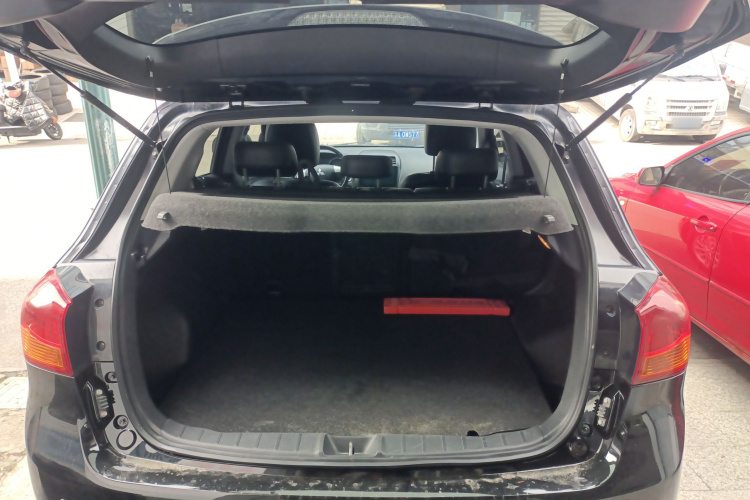 三菱 劲炫ASX 2013款 2.0L CVT两驱豪华版机舱底盘23