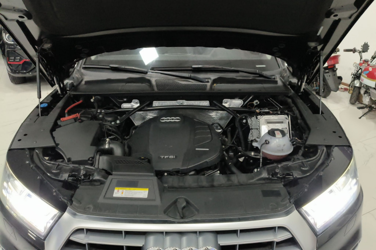 奥迪Q5L 2018款 40 TFSI 荣享时尚型 国V机舱底盘24