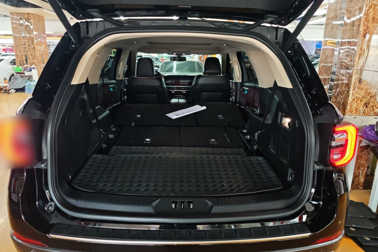 福特 探险者 2023款 EcoBoost 285 四驱钛金版 7座机舱底盘23