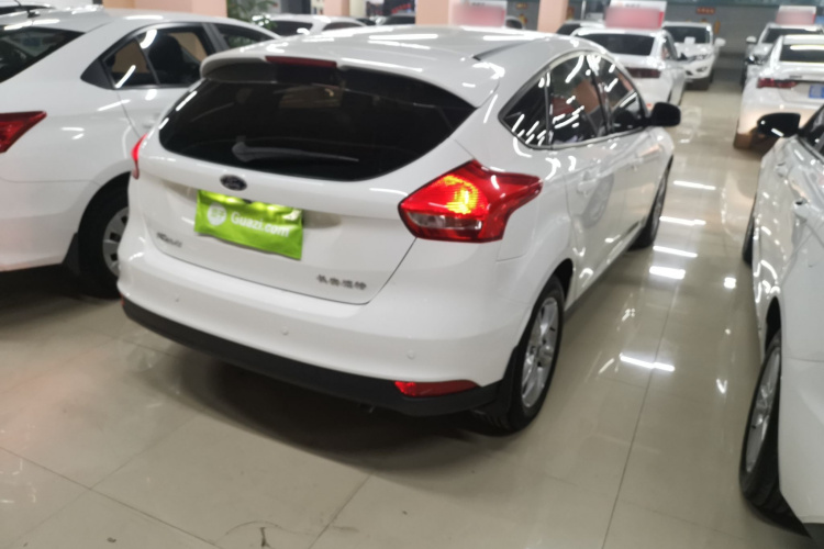 福特 福克斯 2017款 两厢 1.6L 自动舒适型智行版车身外观7