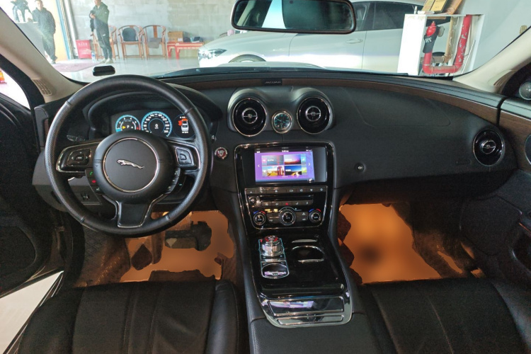捷豹XJ 2016款 XJL 3.0 SC 两驱典雅商务版中控内饰7002