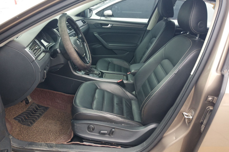 大众 帕萨特 2016款 280TSI DSG尊荣版中控内饰19