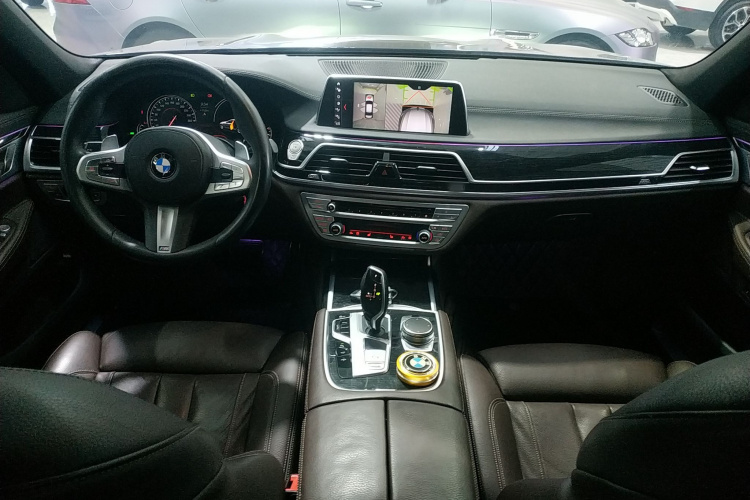 宝马7系 2018款 730Li 领先型 M运动套装中控内饰12