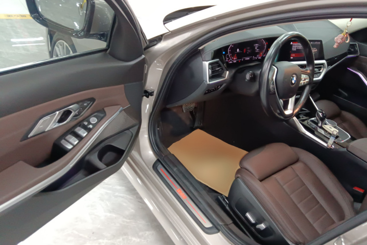 宝马3系 2020款 325Li 首发版中控内饰20