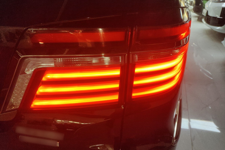 本田 艾力绅 2019款 2.0L 混动舒适版车身外观9