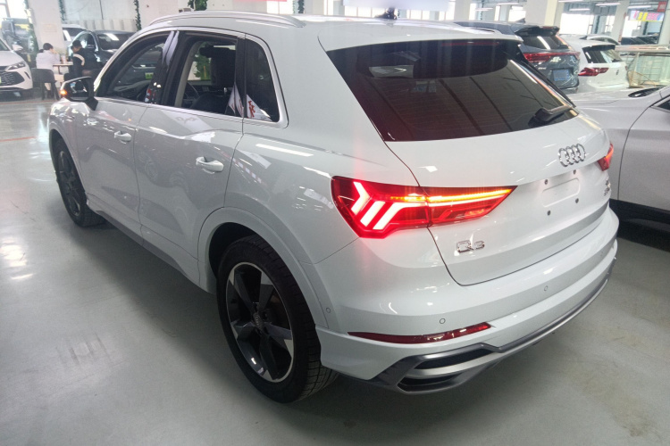 奥迪Q3 2021款 35 TFSI 时尚动感型车身外观4