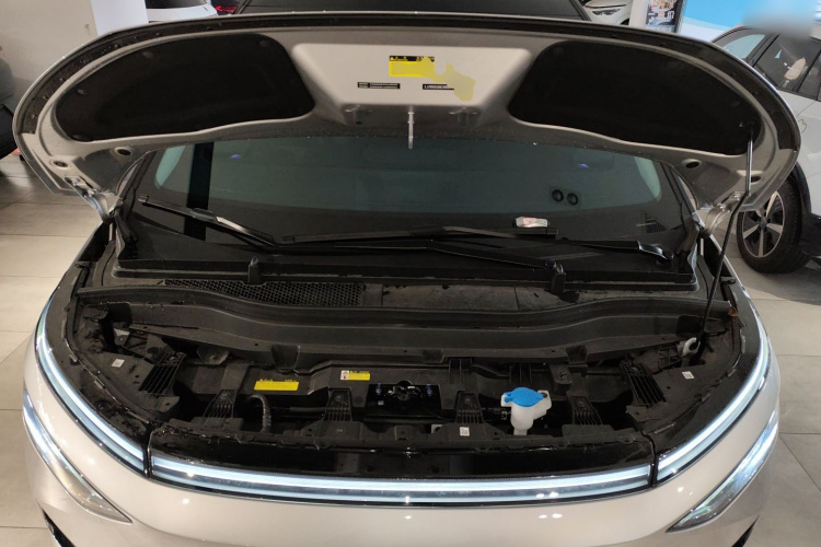 小鹏X9 2024款 640四驱高性能Max机舱底盘24