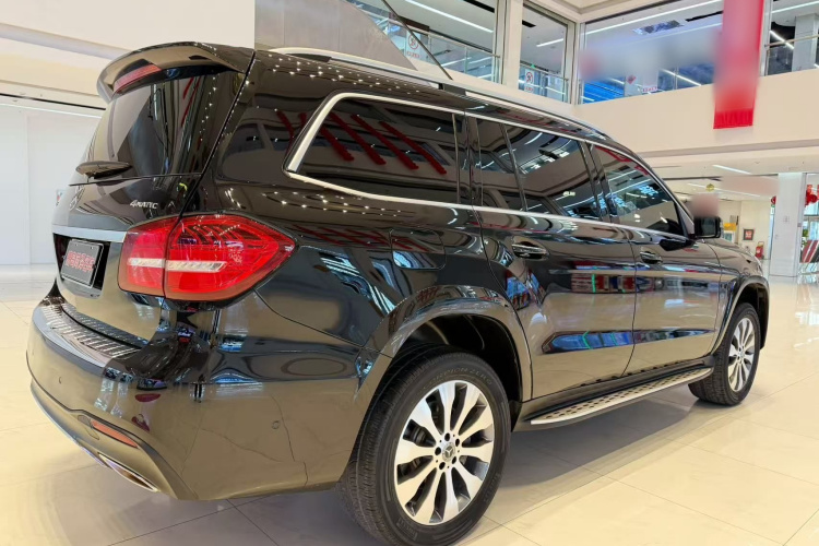 奔驰GLS 2018款 改款 GLS 400 4MATIC动感型车身外观6005