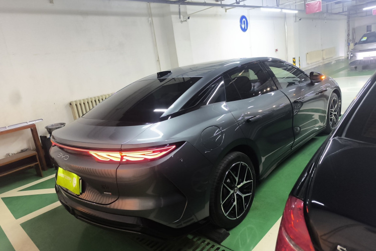 比亚迪 汉L 2025款 DM-p 四驱激光雷达旗舰型车身外观7