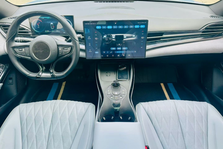 比亚迪 海豹 2022款 550km 标准续航后驱版尊贵型中控内饰12