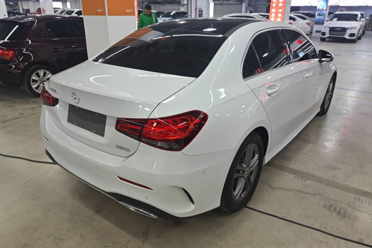 奔驰A级 2020款 改款二 A 180 L 运动轿车车身外观7