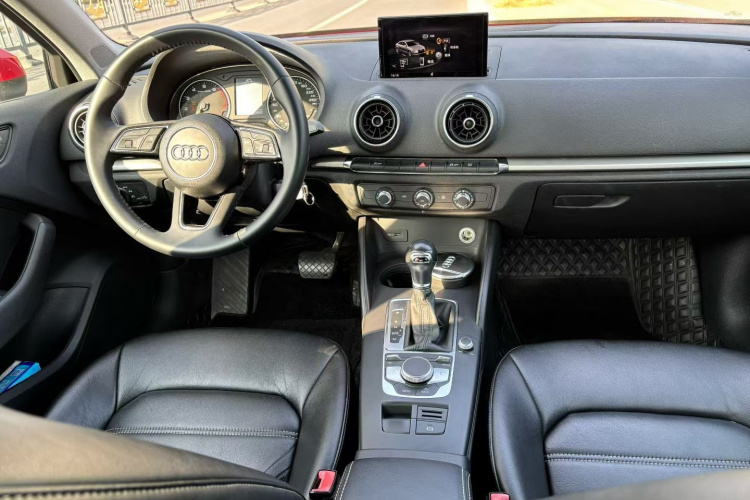 奥迪A3 2018款 30周年年型 Limousine 35 TFSI 进取型中控内饰7002