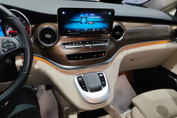 奔驰V级 2022款 V 260 尊贵版局部细节16