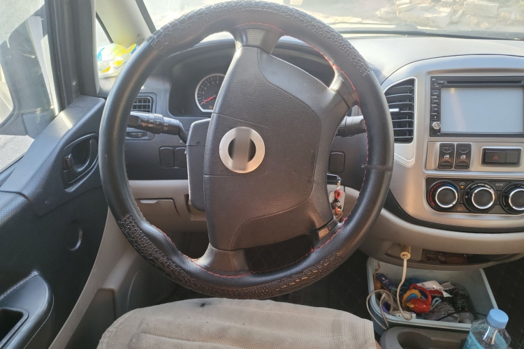 东风风行 菱智 2015款 M5 Q7 2.0L 9座长轴舒适型中控内饰13