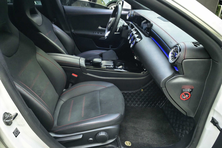 奔驰CLA 2022款 改款 CLA 200 猎跑车中控内饰7009