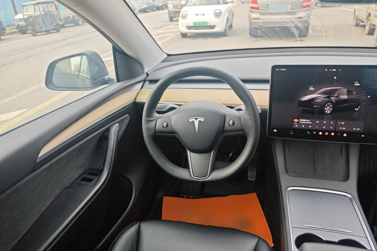 特斯拉 Model Y 2022款 长续航全轮驱动版中控内饰13