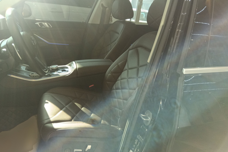 宝马X5 2023款 xDrive 30Li 尊享型M运动套装中控内饰19