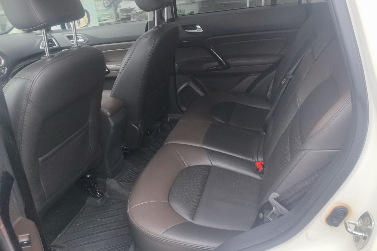 广汽传祺 传祺GS4 2015款 200T 手动豪华版中控内饰21