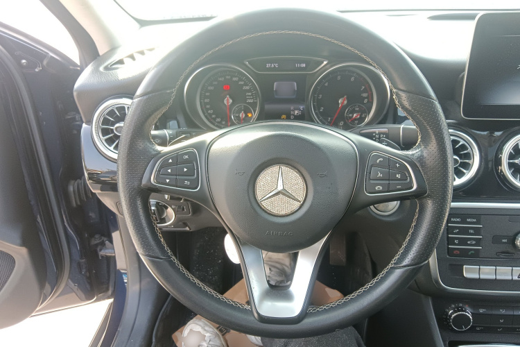 奔驰GLA 2018款 GLA 200 动感型局部细节13