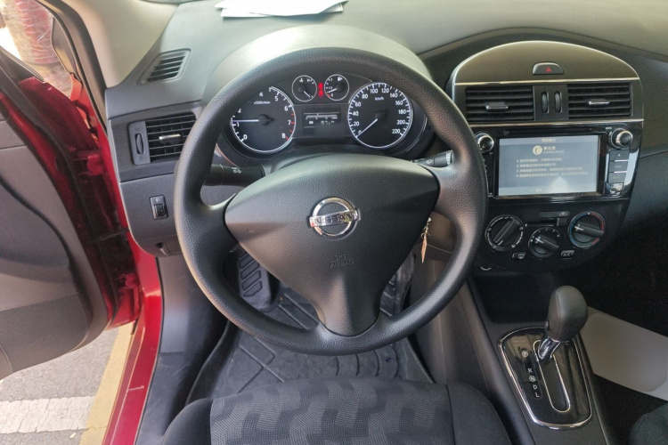 日产 骐达TIIDA 2014款 1.6L CVT舒适型中控内饰13