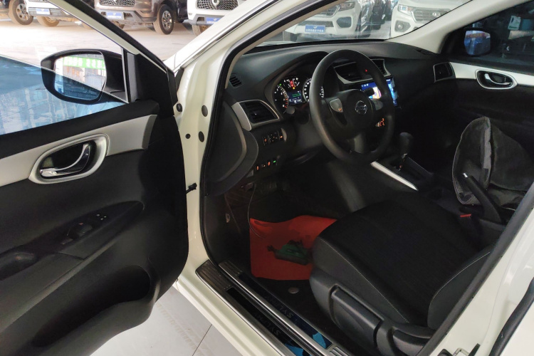 日产 轩逸 2024款 经典 1.6XE CVT舒适版中控内饰20