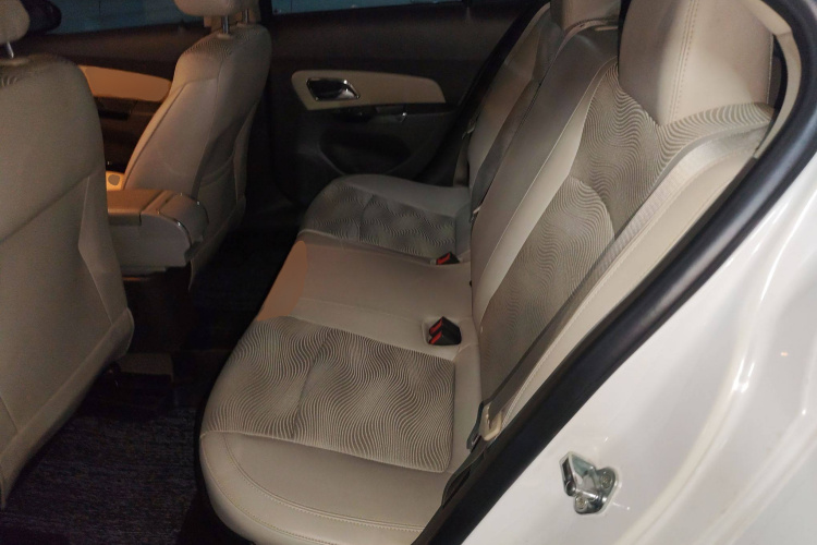 雪佛兰 科鲁兹 2015款 1.5L 经典 SE AT中控内饰21