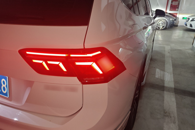 大众 途观L 2022款 330TSI 自动两驱R-Line越享版车身外观6006