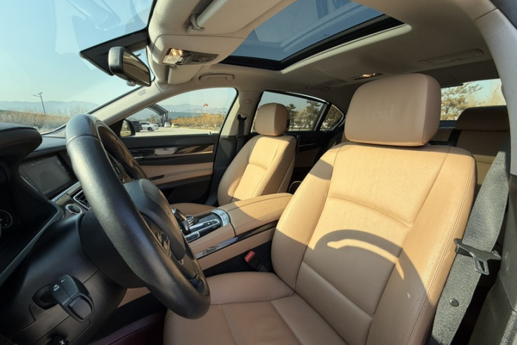 宝马7系 2014款 730Li 臻享型中控内饰7010