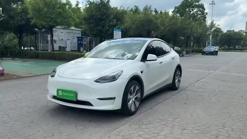 特斯拉 Model Y 2021款 长续航全轮驱动版实拍1