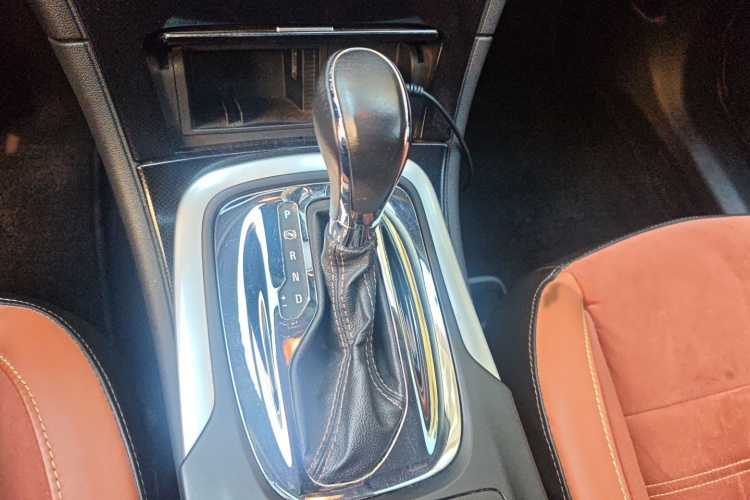 别克 君威 2015款 1.6T 精英技术型局部细节18