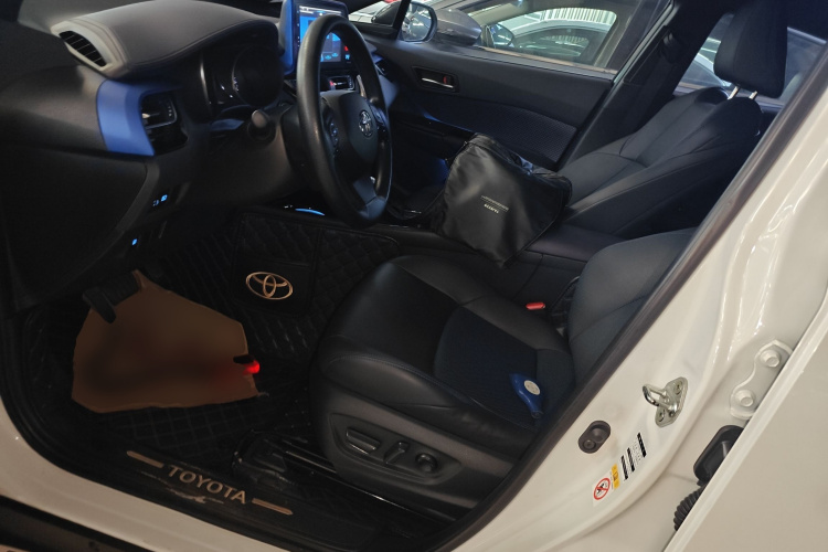 丰田C-HR 2020款 2.0L 领先版局部细节19