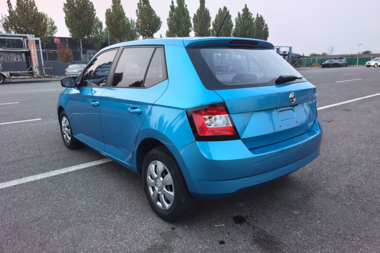 斯柯达 晶锐 2015款 1.4L 手动前行版车身外观6003