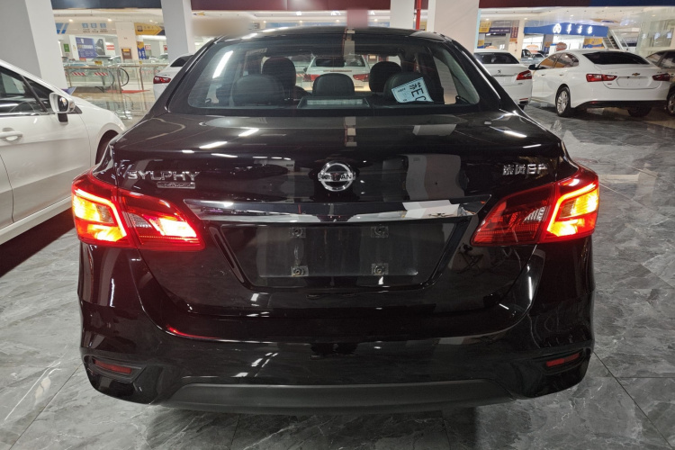 日产 轩逸 2022款 经典 1.6XL CVT豪华版车身外观6