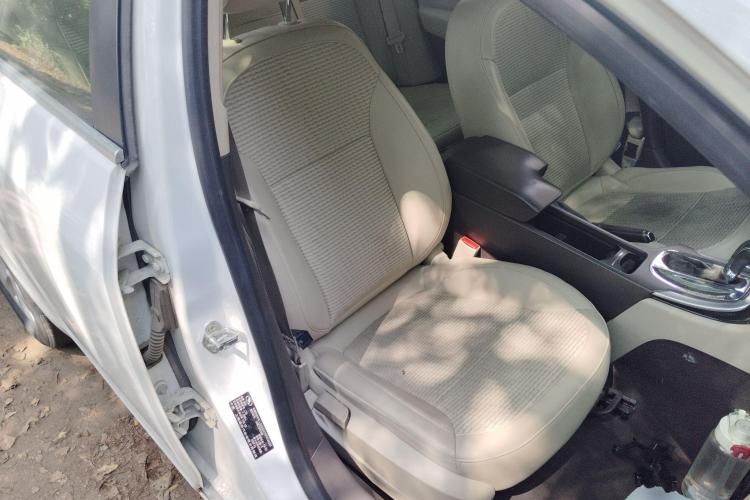 别克 君威 2014款 2.0L 领先时尚型中控内饰41