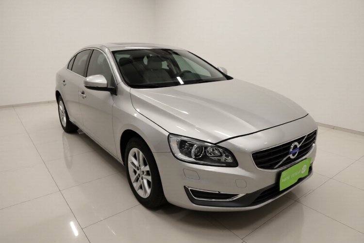 沃尔沃S60 2017款 S60L T3 智进版车身外观3