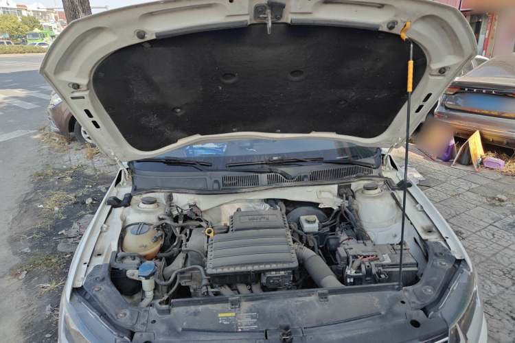 大众 朗逸 2017款 1.6L 手动舒适版机舱底盘24