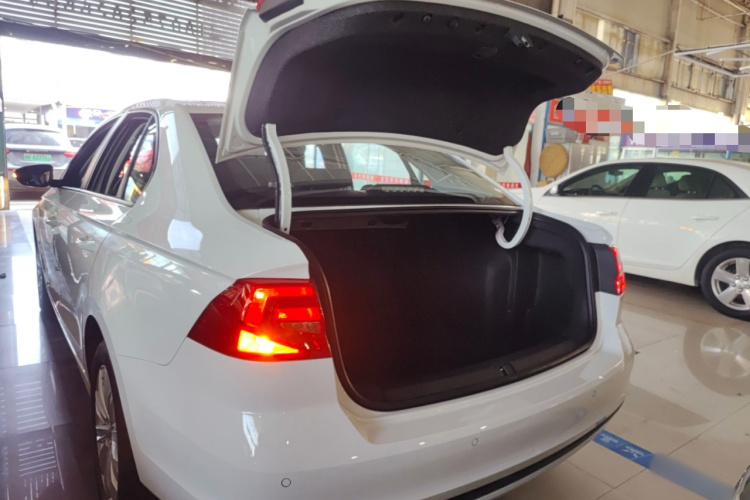 大众 2019款 改款 宝来·传奇 1.5L 自动时尚型 国VI机舱底盘23