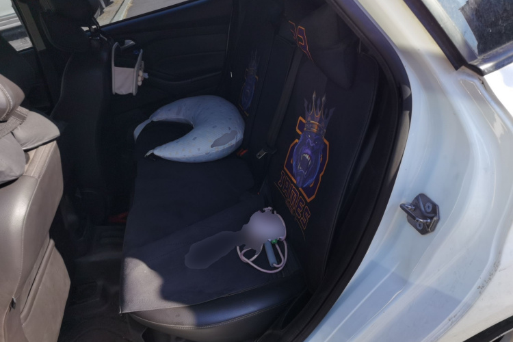 福特 福克斯 2017款 两厢 1.6L 手动风尚型智行版中控内饰21