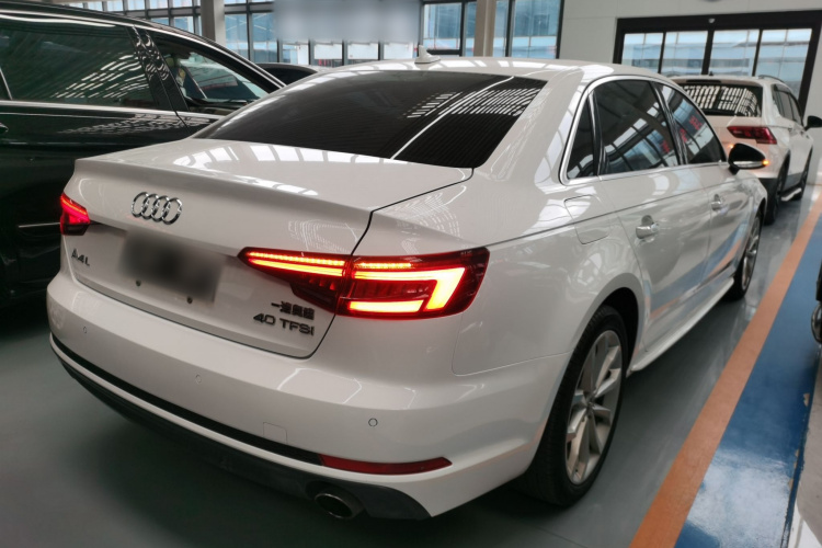 奥迪A4L 2018款 30周年年型 40 TFSI 时尚型车身外观7
