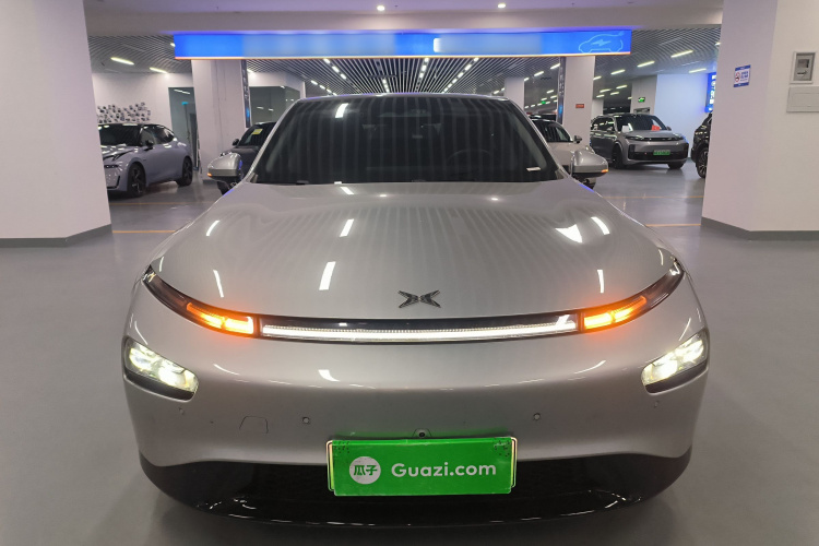 小鹏P7 2022款 480E车身外观2