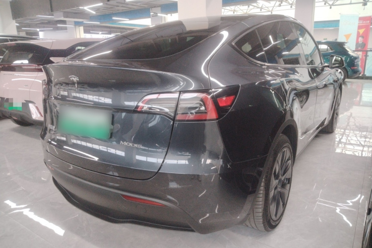 特斯拉 Model Y 2024款 后轮驱动版车身外观7